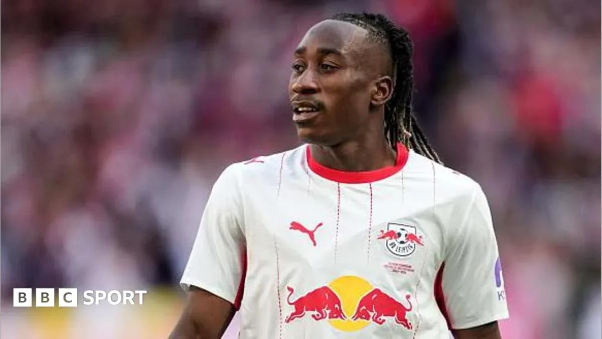 Игрок RB Leipzig на поле во время матча