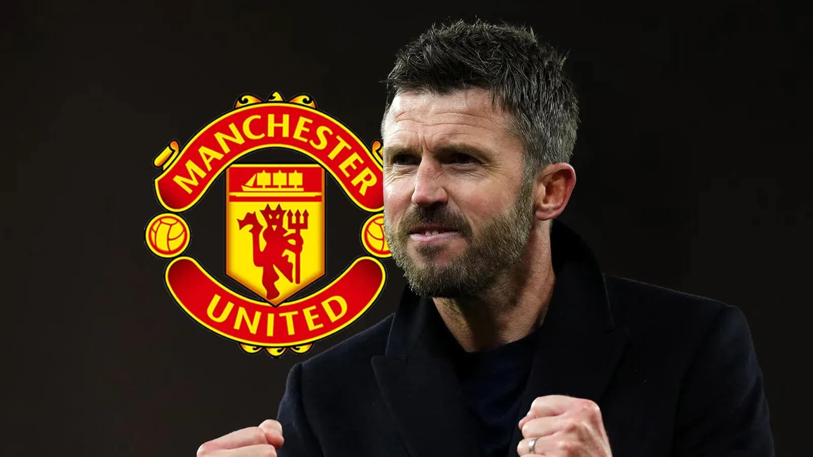 Тренер празднует победу на фоне логотипа Manchester United