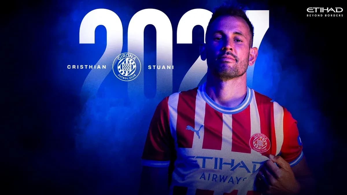 Кристиан Стуани в форме Жироны с номером 2027