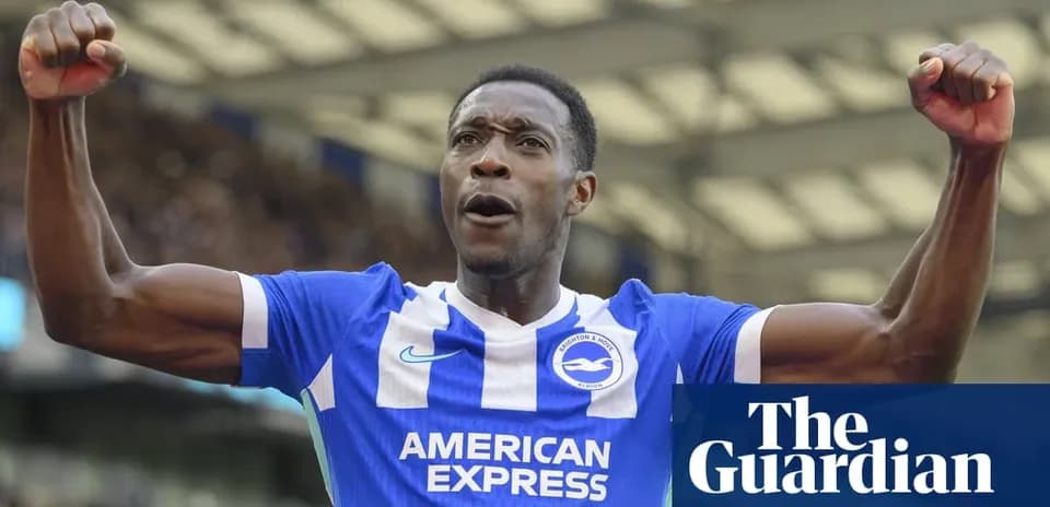 Игрок Brighton празднует гол на стадионе