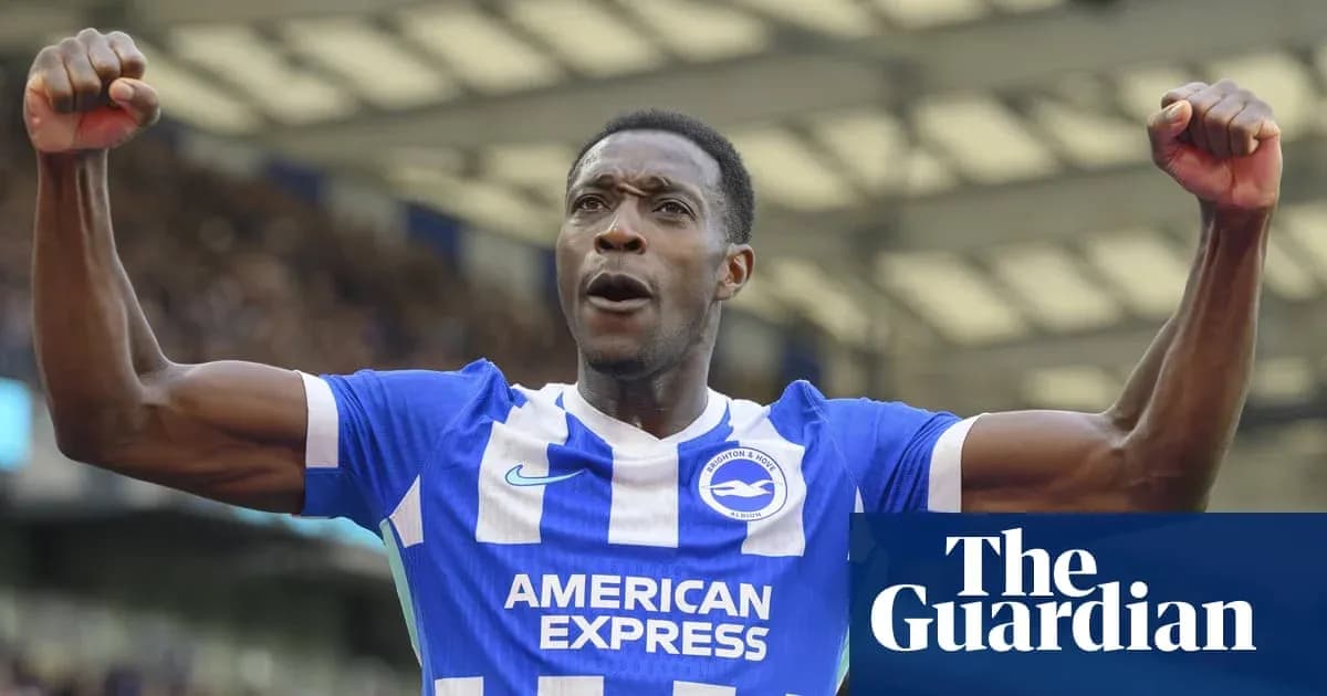 Игрок Brighton празднует гол на стадионе