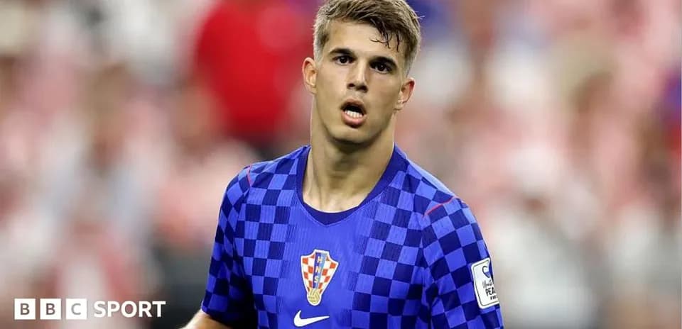 Игрок сборной Хорватии на поле во время матча