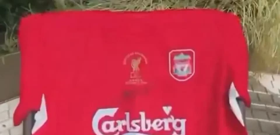 Красная футболка Liverpool с логотипом Carlsberg