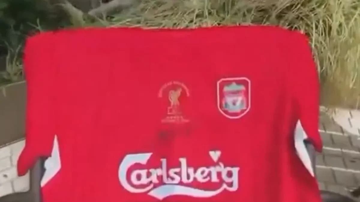 Красная футболка Liverpool с логотипом Carlsberg