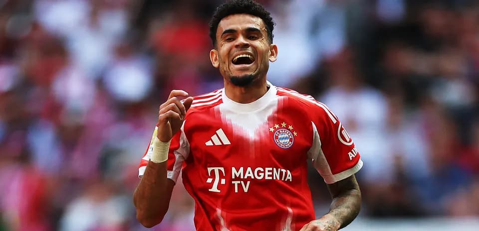 Игрок ФК Bayern Munich радуется забитому голу