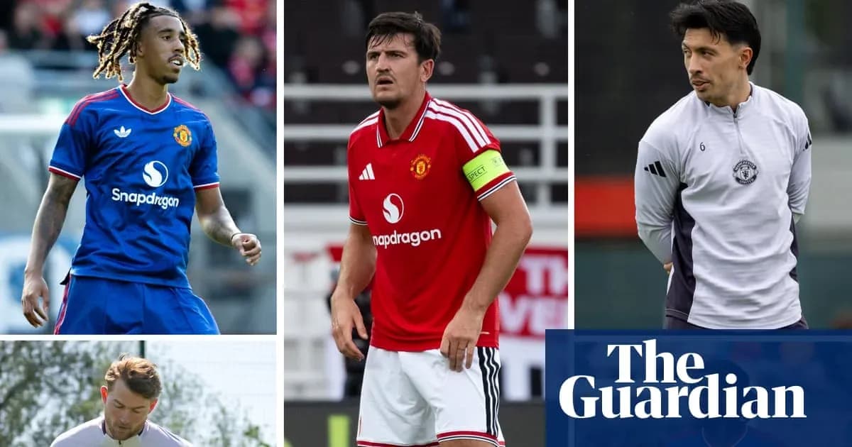 Четыре футболиста Manchester United на тренировке