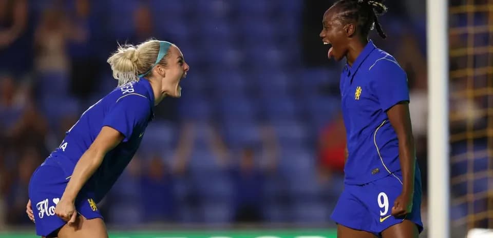 Игроки Chelsea W празднуют гол