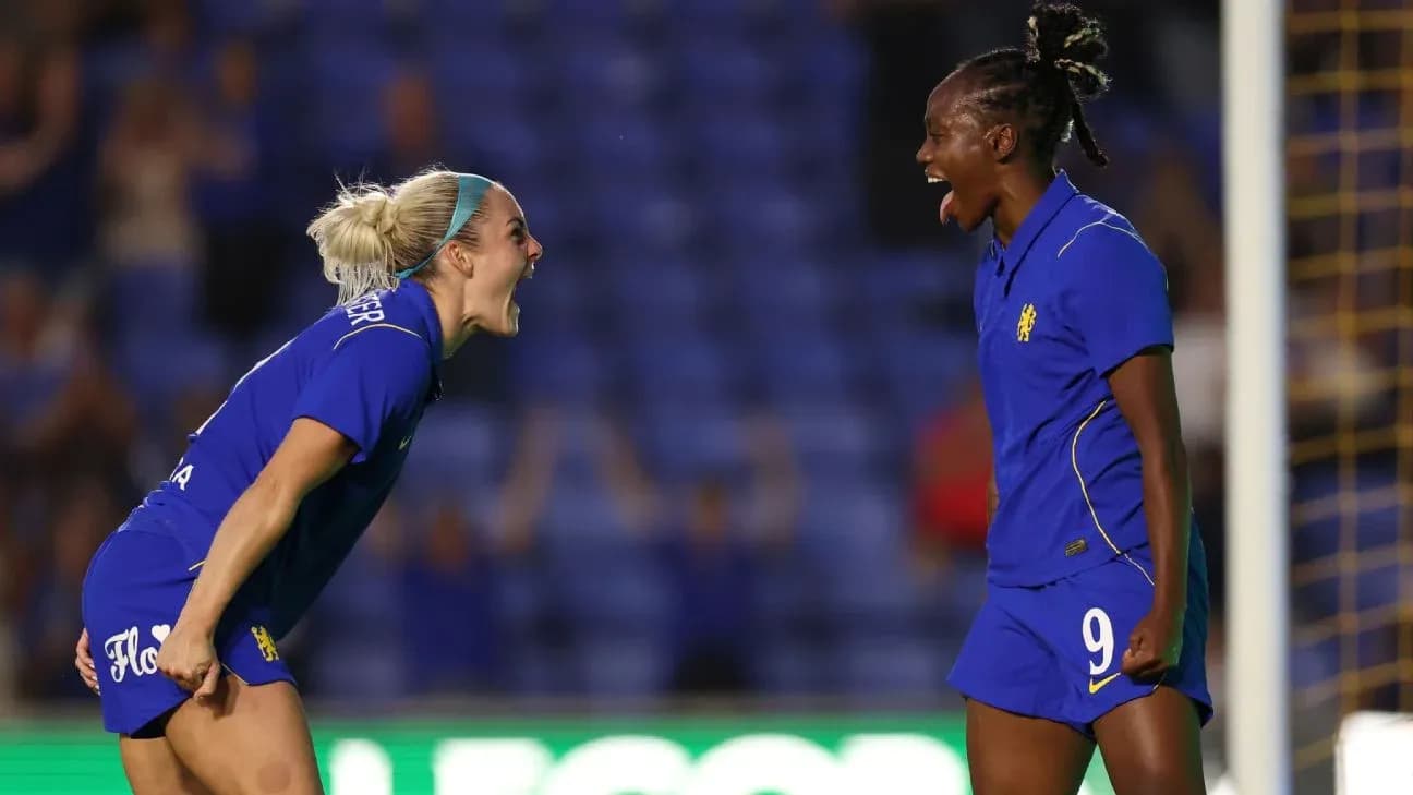 Игроки Chelsea W празднуют гол