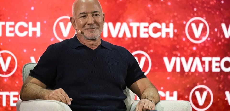 Спикер на сцене конференции Vivatech