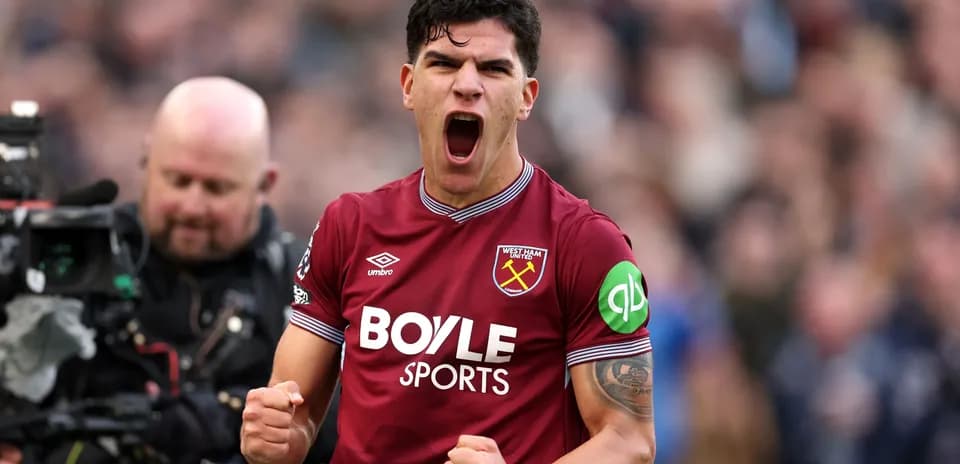 Игрок West Ham United празднует забитый гол