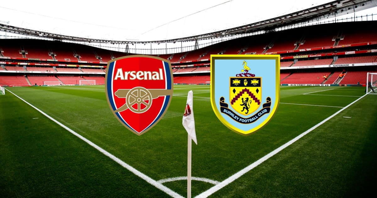 Логотипы Arsenal и Burnley на стадионе