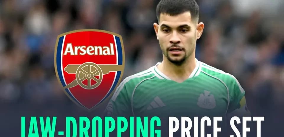 Игрок в зеленой форме на фоне логотипа Арсенала