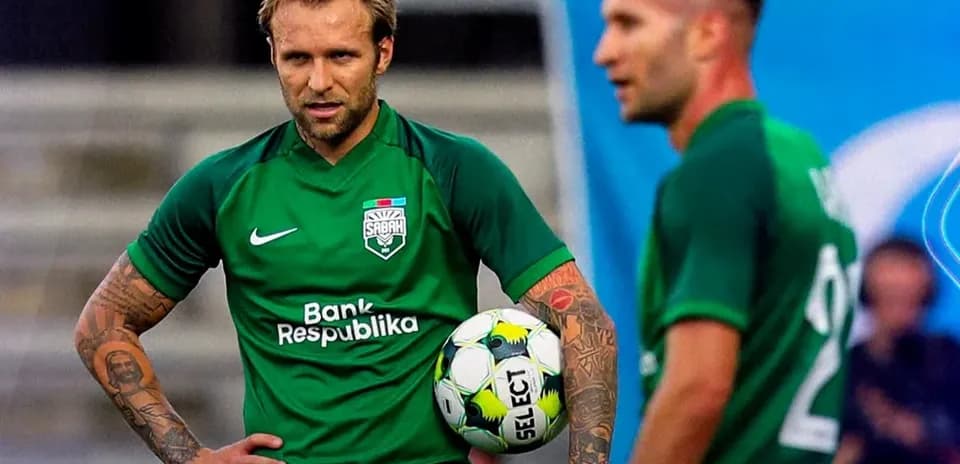 Игроки Сабах FA на тренировке перед матчем