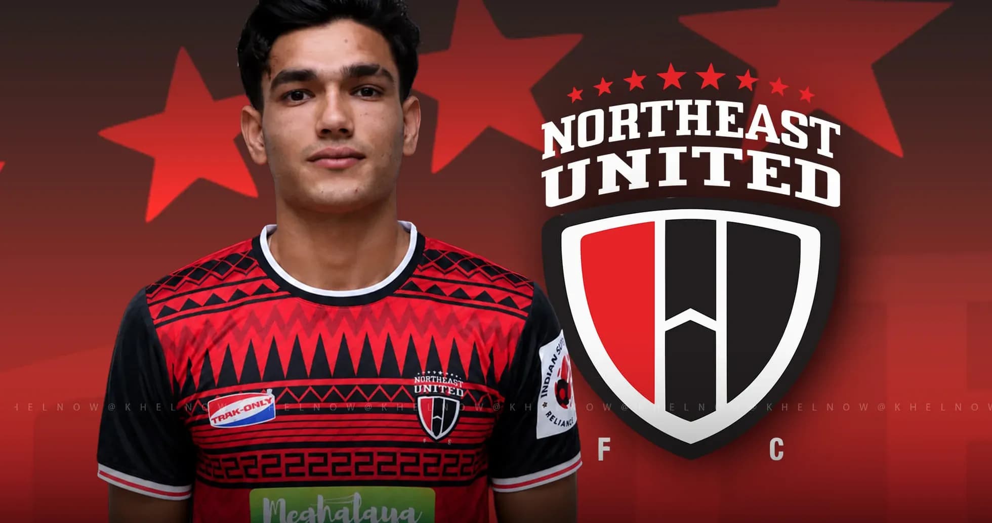 Игрок в форме Northeast United с логотипом клуба