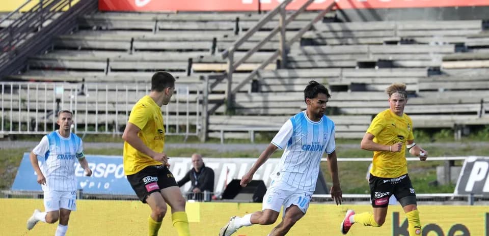 Игроки Universitatea Craiova в матче против KuPS