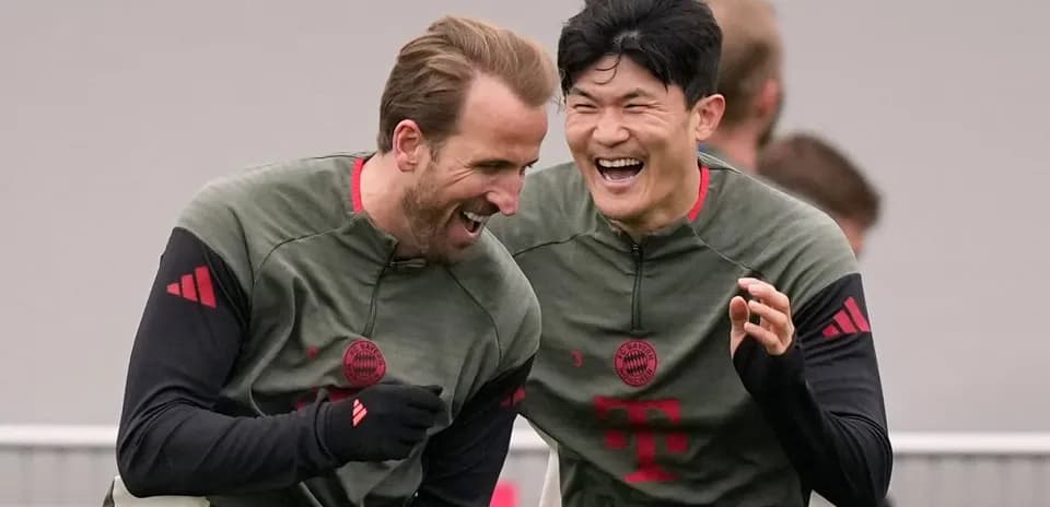 Игроки Bayern München смеются во время тренировки