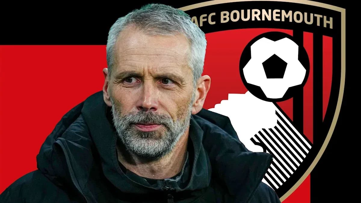 Тренер AFC Bournemouth на фоне логотипа клуба