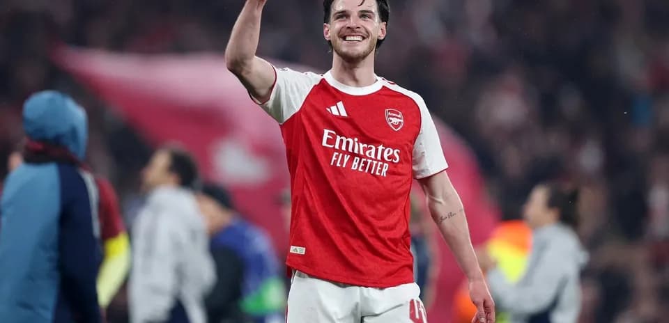 Игрок Arsenal радуется победе после матча