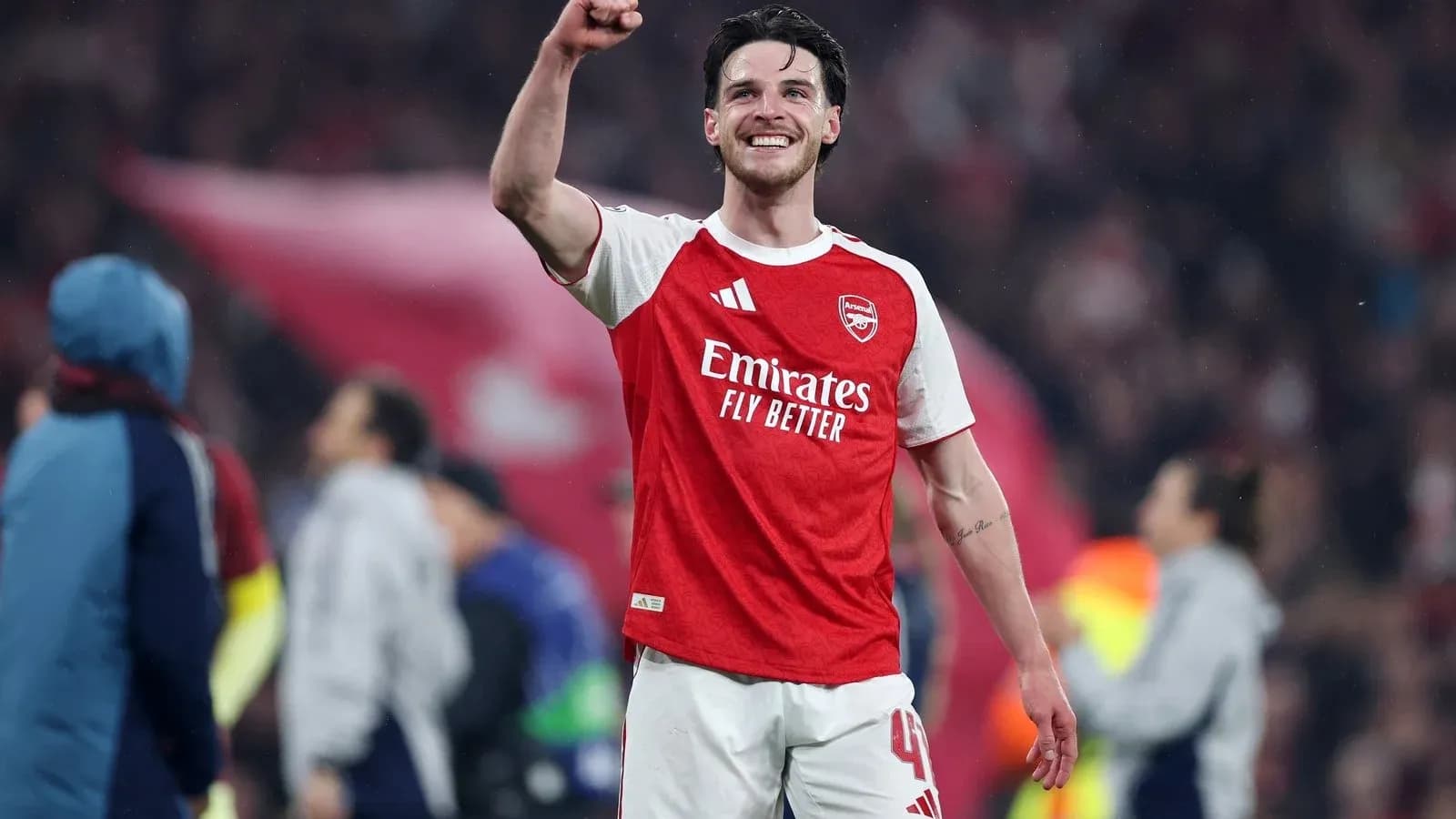 Игрок Arsenal радуется победе после матча