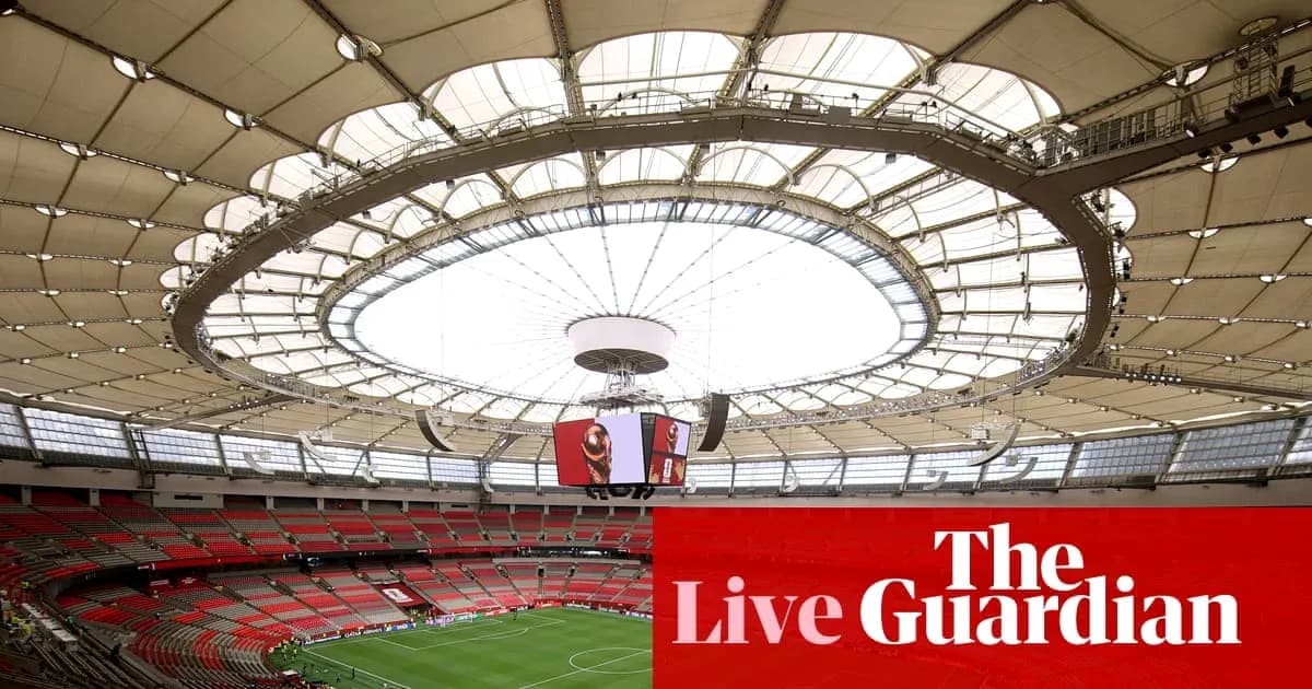 Вид на стадион с открытой крышей