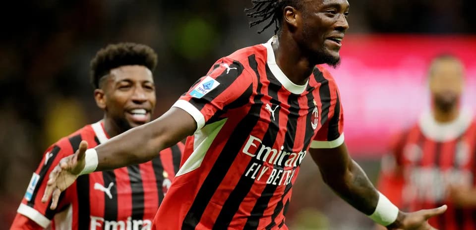 Игроки AC Milan празднуют гол
