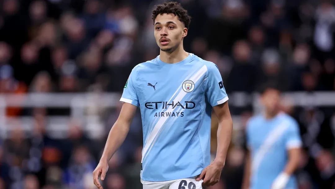 Игрок Manchester City на поле во время матча