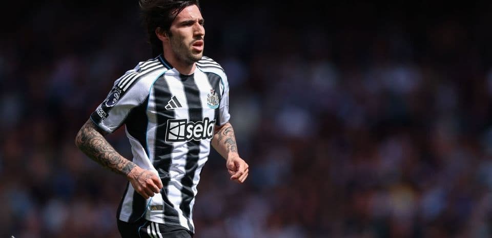 Игрок Newcastle United на поле во время матча
