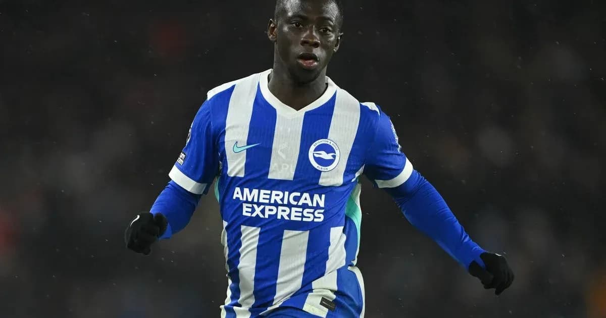 Игрок Brighton празднует гол на поле