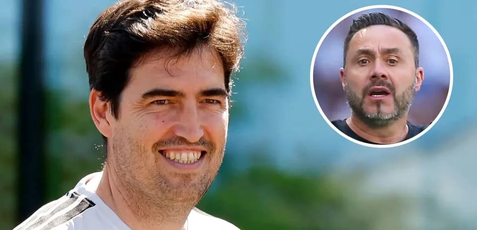 Тренер улыбается на тренировочной базе команды