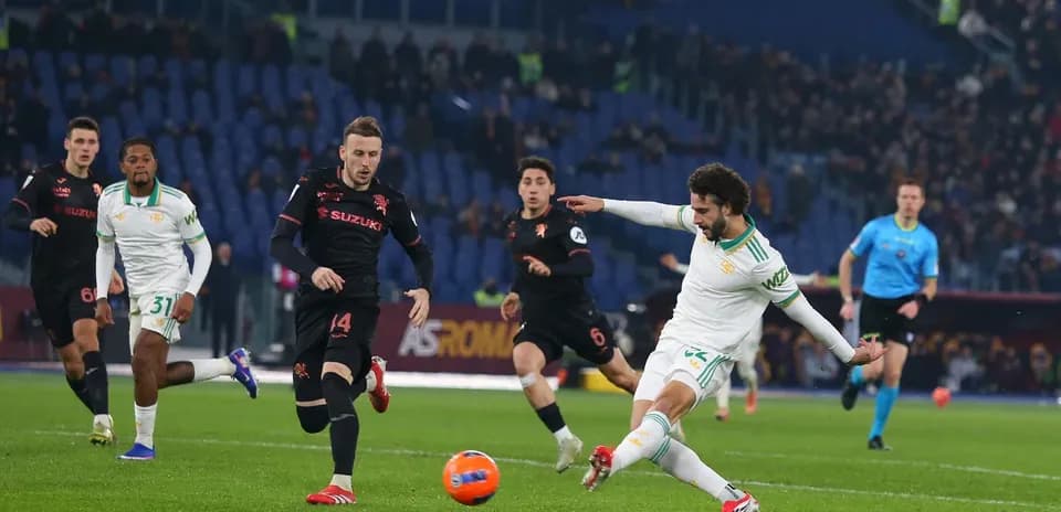 Игроки Torino и AS Roma в матче