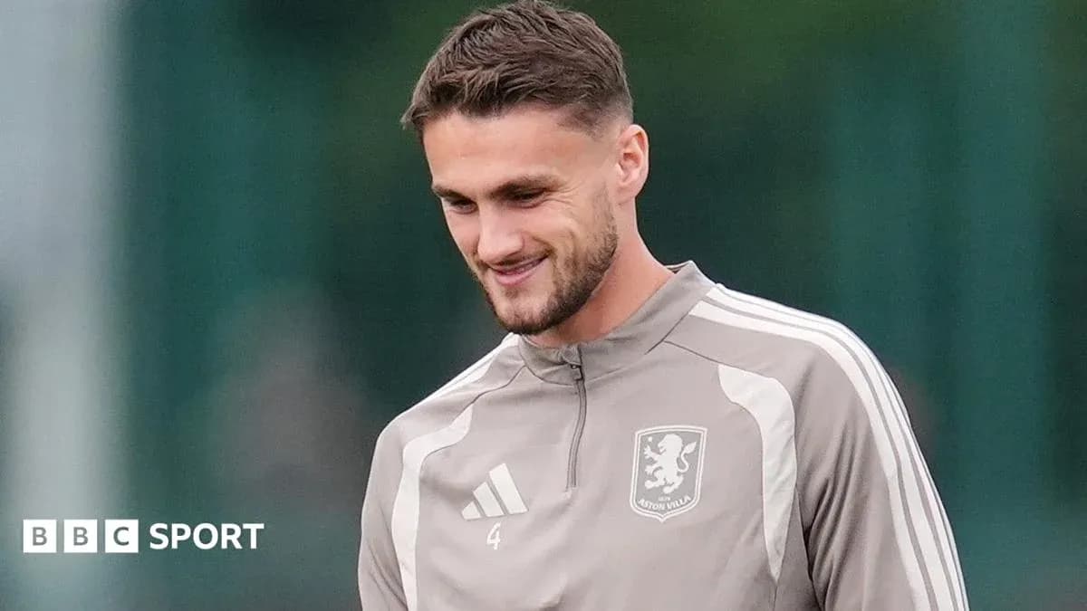 Игрок Aston Villa на тренировочной сессии