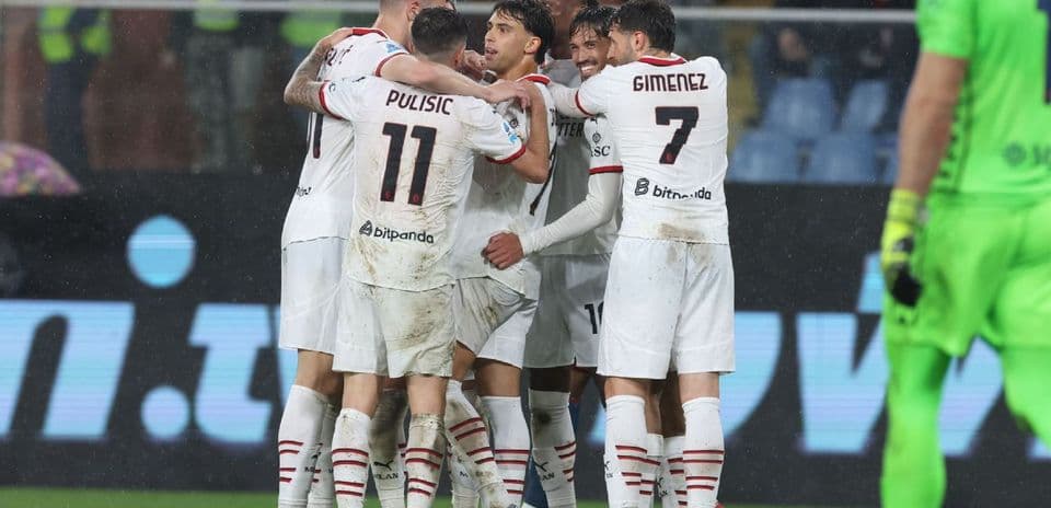 Игроки AC Milan отмечают гол в матче