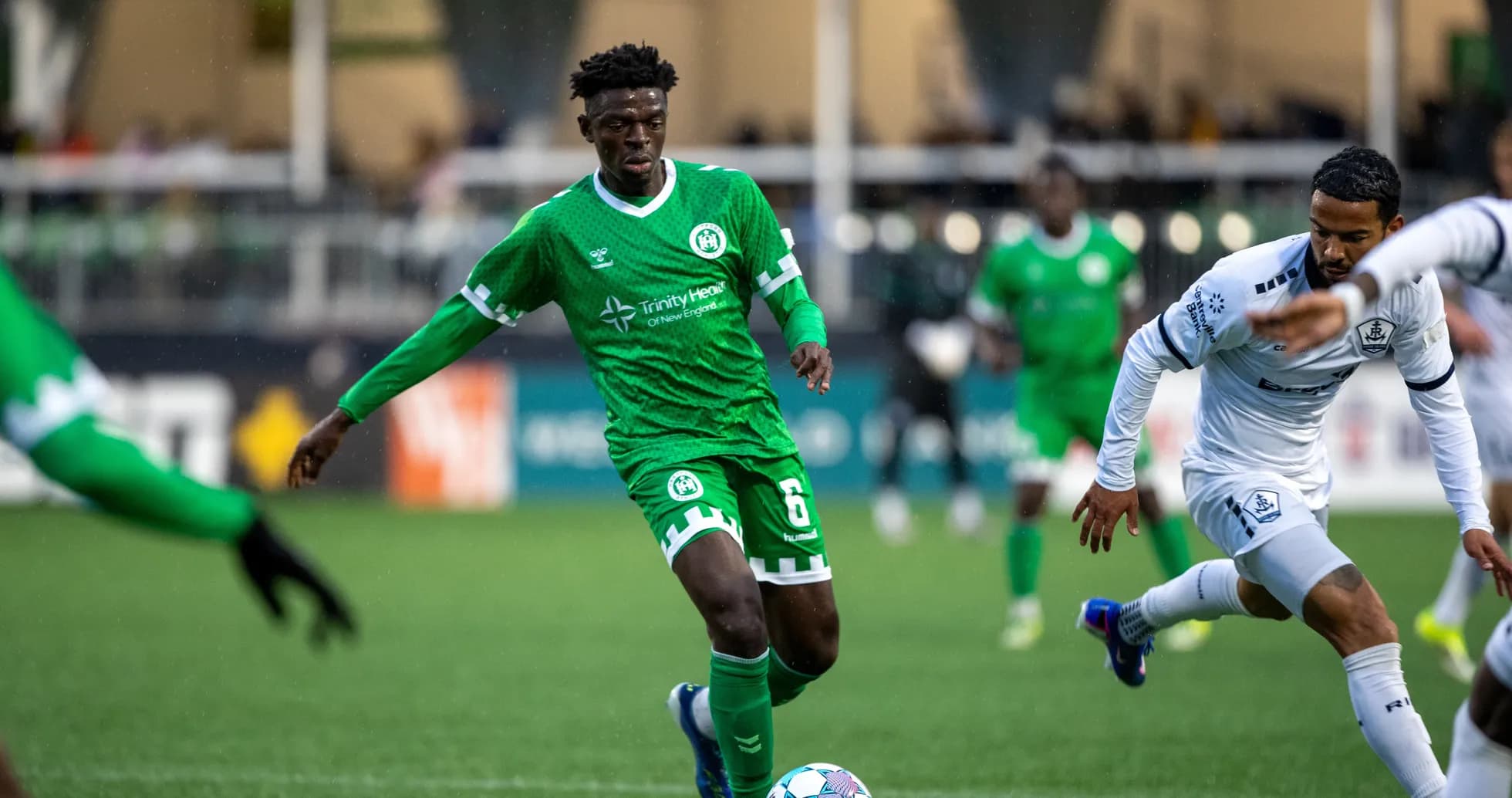 Игроки NY Cosmos и Hartford Athletic на поле