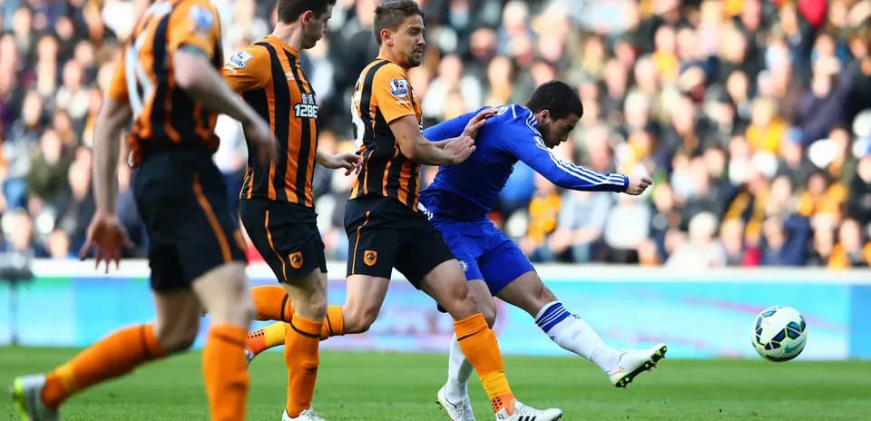 Игроки Chelsea и Hull City на поле