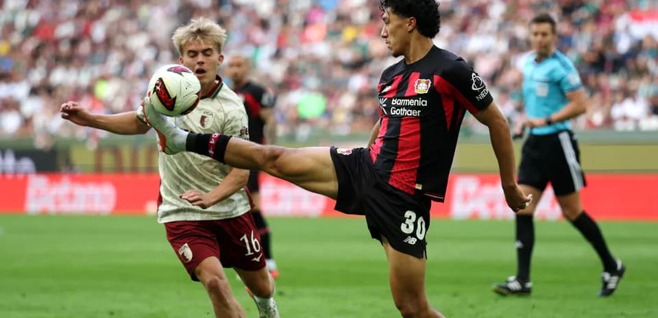 Игроки команды Bayer 04 Leverkusen в момент игры