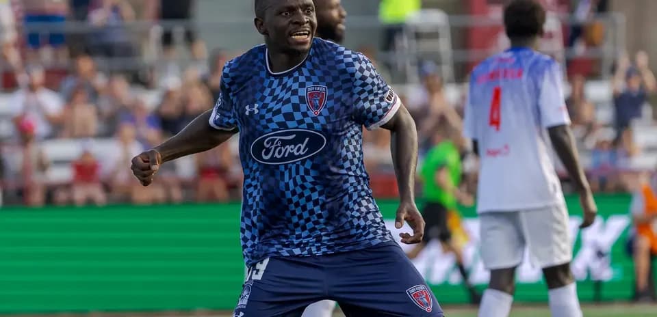 Игрок Indy Eleven празднует гол