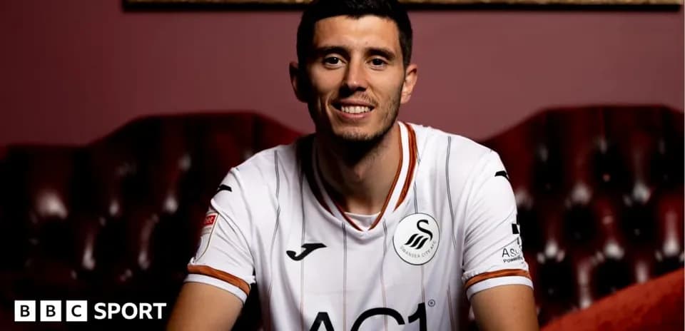 Игрок в футболке Swansea City на фоне дивана