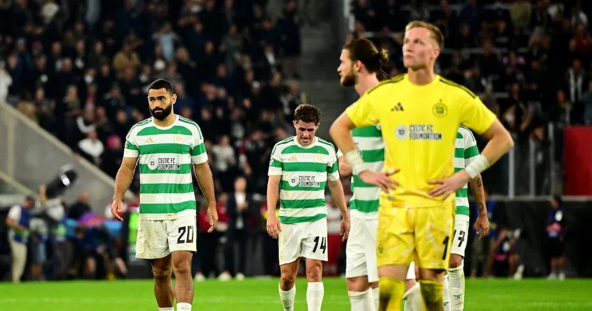 Игроки Celtic FC идут с поля после матча