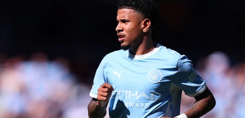 Игрок Manchester City на поле во время матча