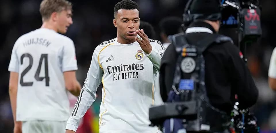 Игрок Реала празднует после матча