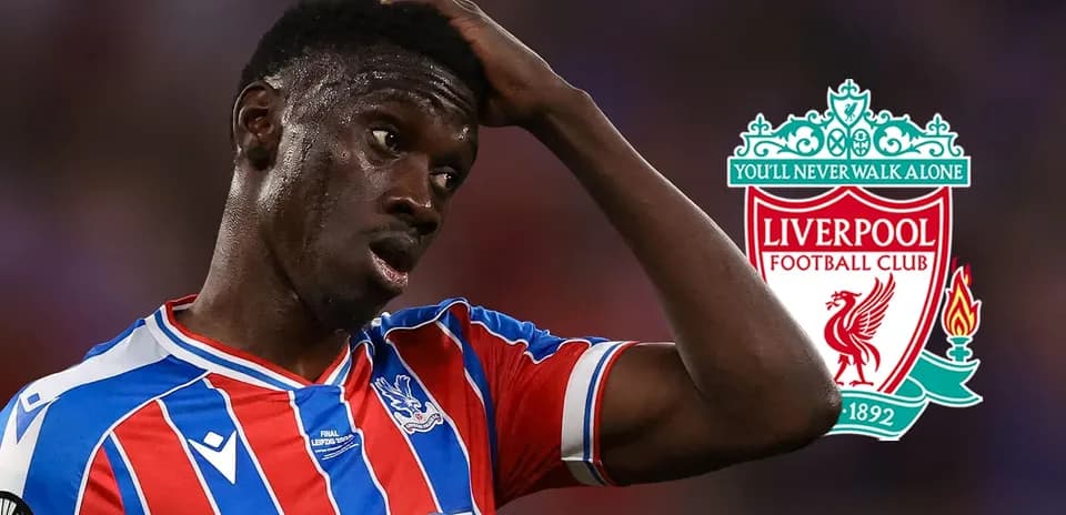 Игрок Crystal Palace с выражением разочарования на поле