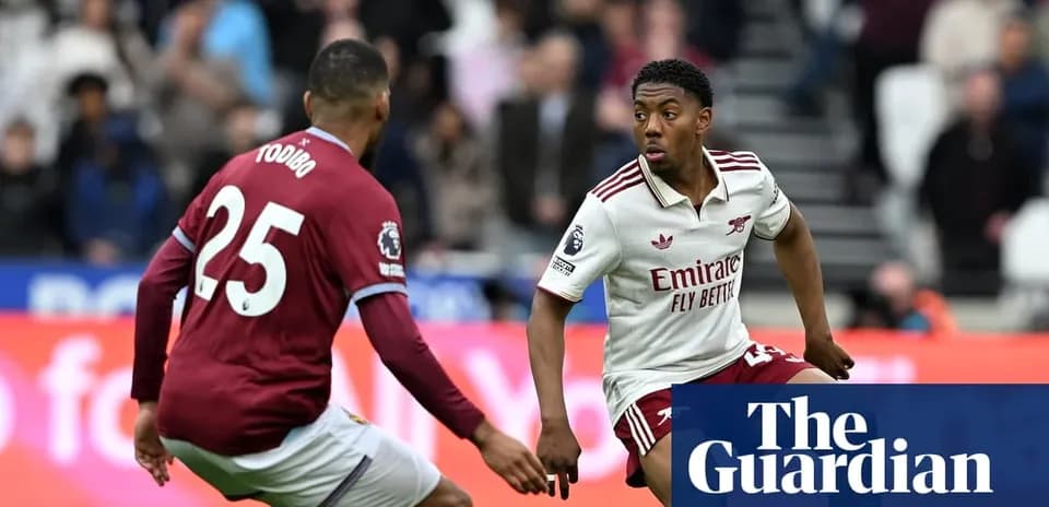 Игроки Arsenal и Aston Villa в момент игры
