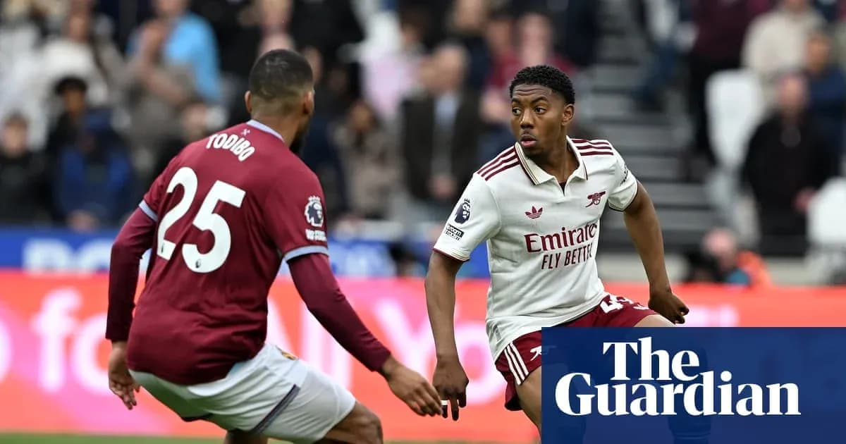 Игроки Arsenal и Aston Villa в момент игры