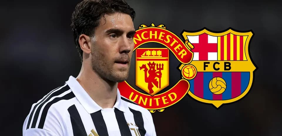 Игрок Ювентуса с логотипами Манчестер Юнайтед и Барселоны