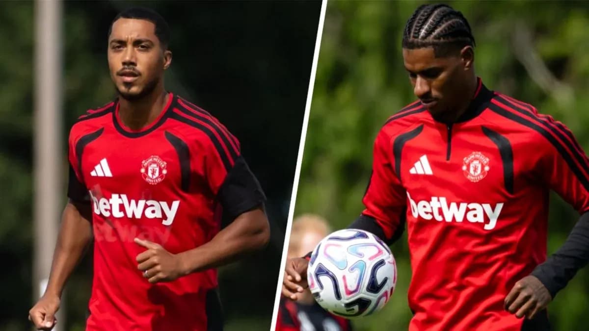 Игроки Manchester United на тренировке в красной форме