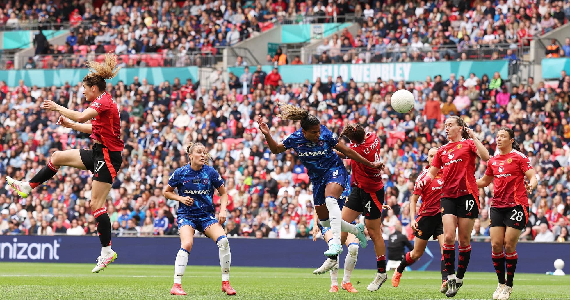 Игроки Chelsea и Manchester United на FA WSL