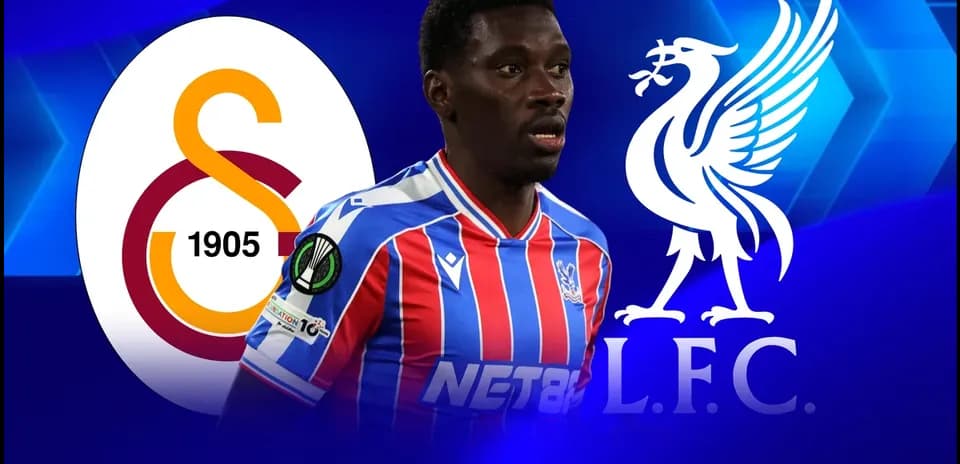 Игрок в форме Crystal Palace на фоне логотипов команд