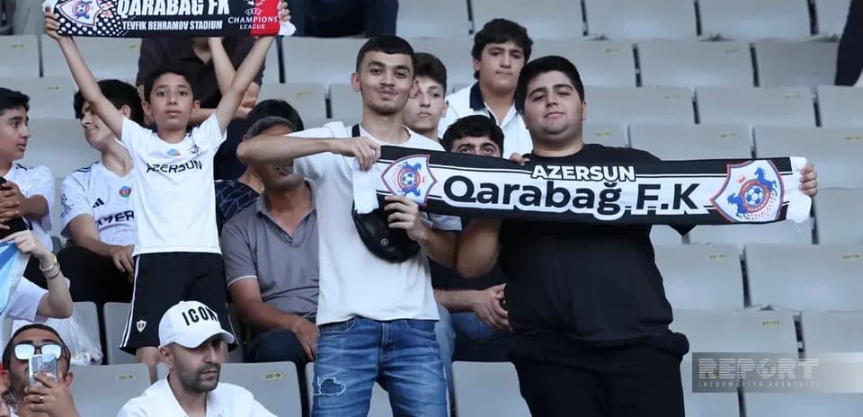 Болельщики Qarabağ на стадионе