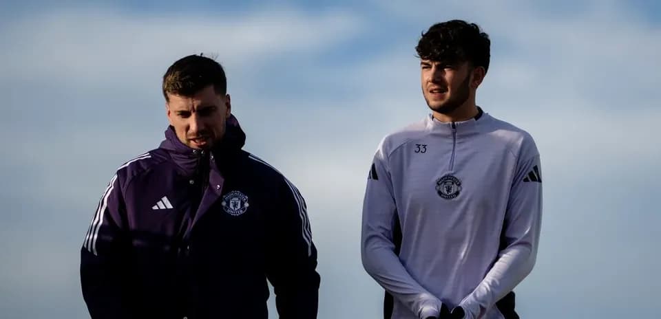 Два игрока Manchester United на тренировочной площадке