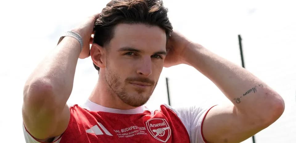 Игрок в форме Arsenal на тренировочной площадке